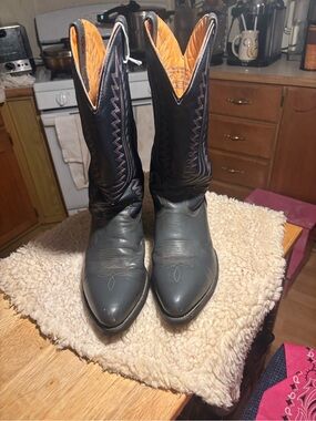 Mens leather Iron Age western boot size 9.5